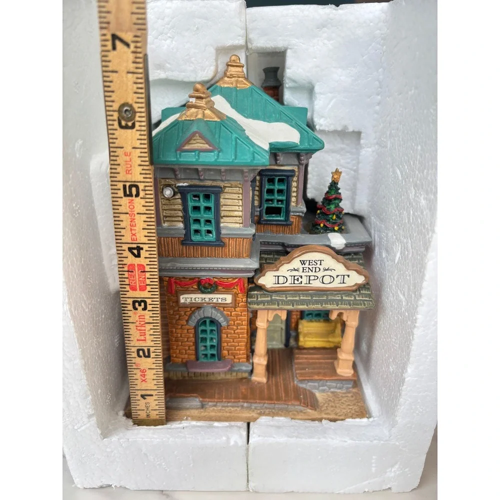 Vintage Caddington West End Depot Christmas Village Lighted Train Station‎